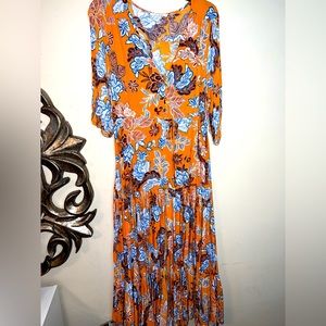 Womens floral light weight dress!
